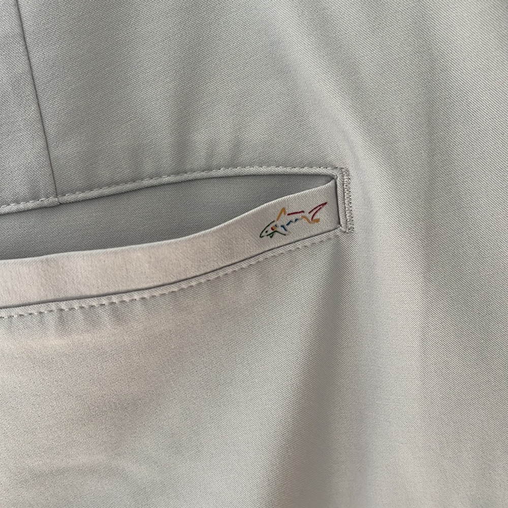 Greg Norman 9in Tech Short in Light Grey - Picture 5 of 7